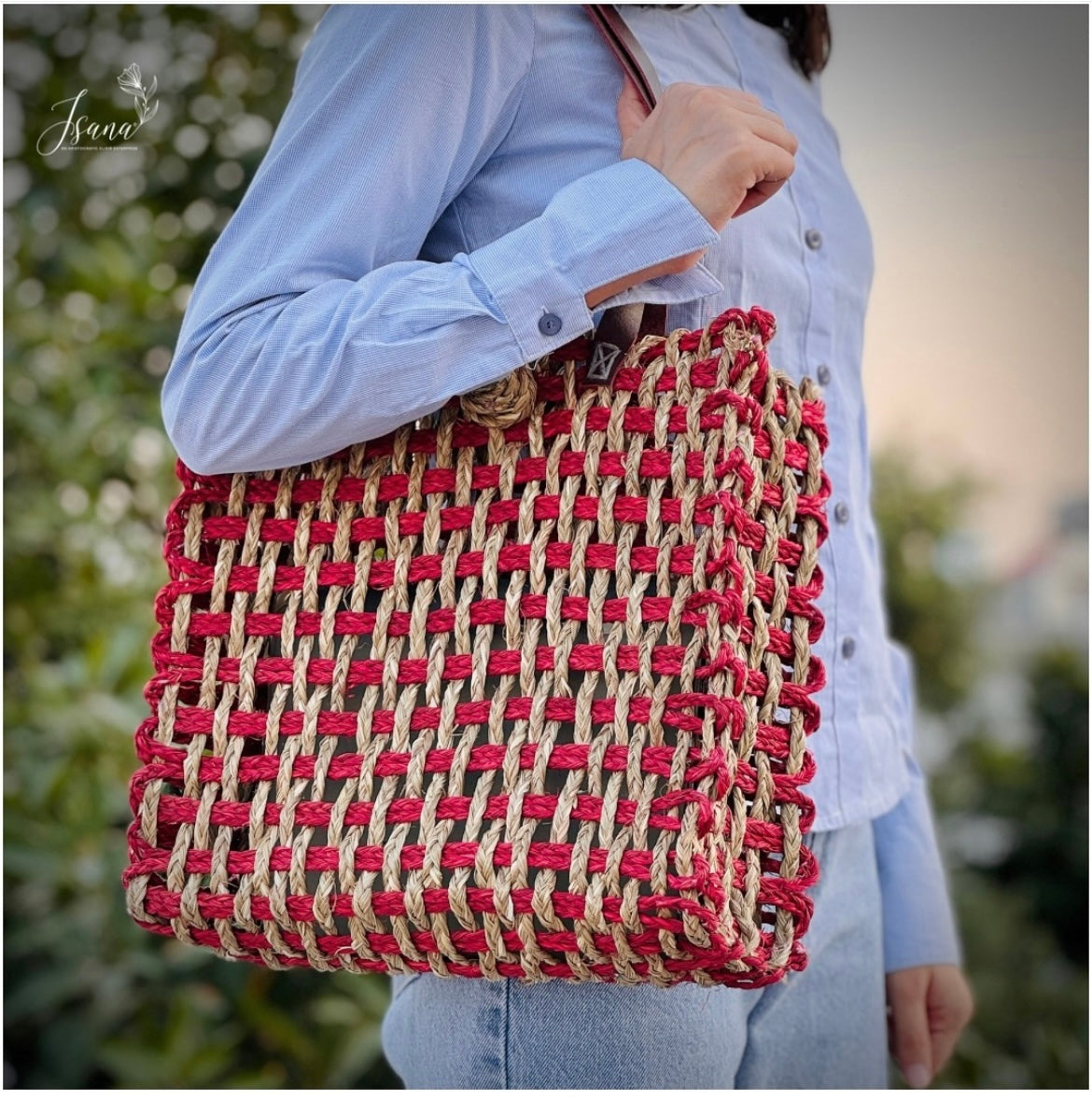 Anvaya Sabai Tote – Handwoven Dual-Tone Mesh Bag in Red & Natural