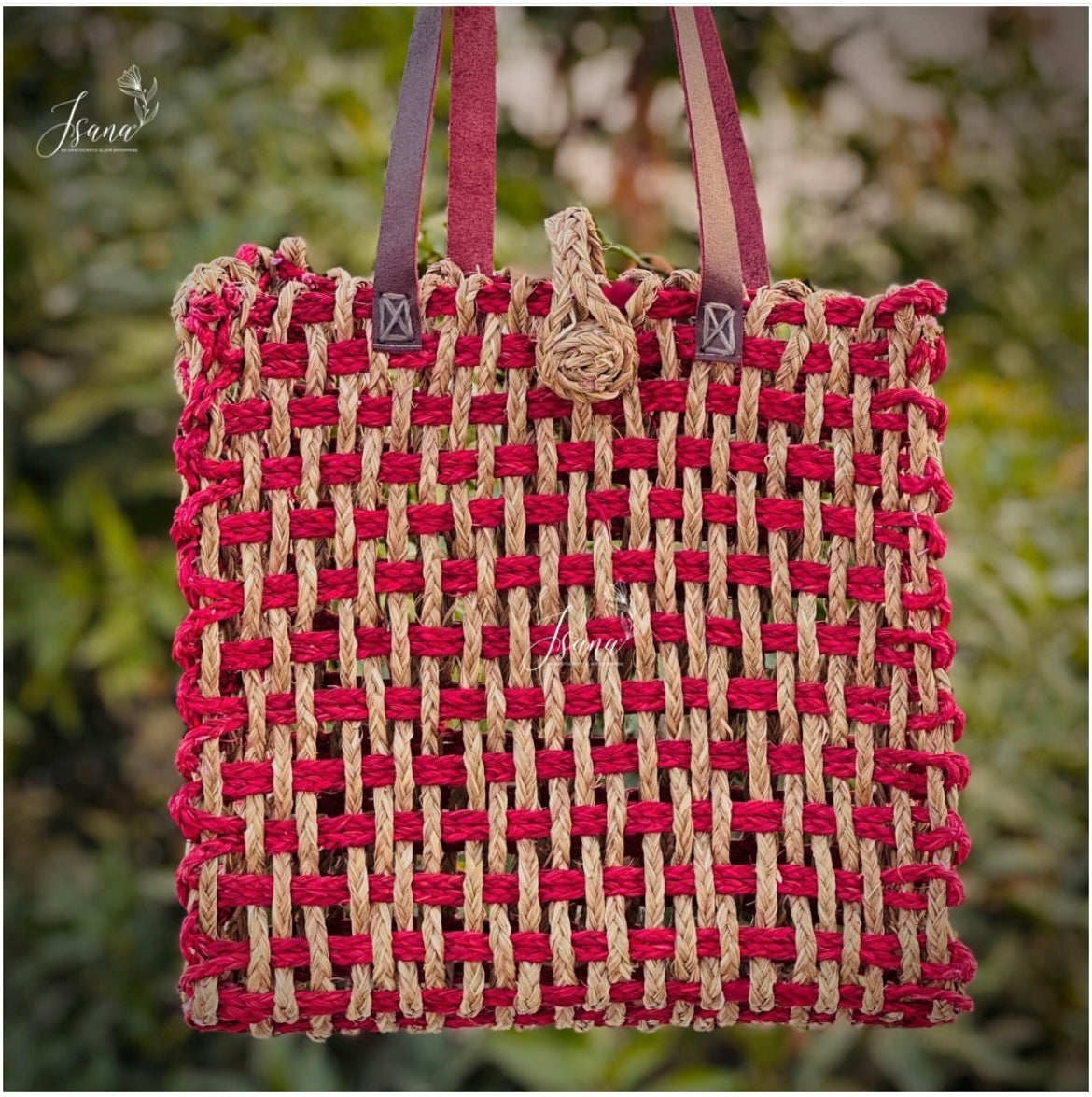 Anvaya Sabai Tote – Handwoven Dual-Tone Mesh Bag in Red & Natural