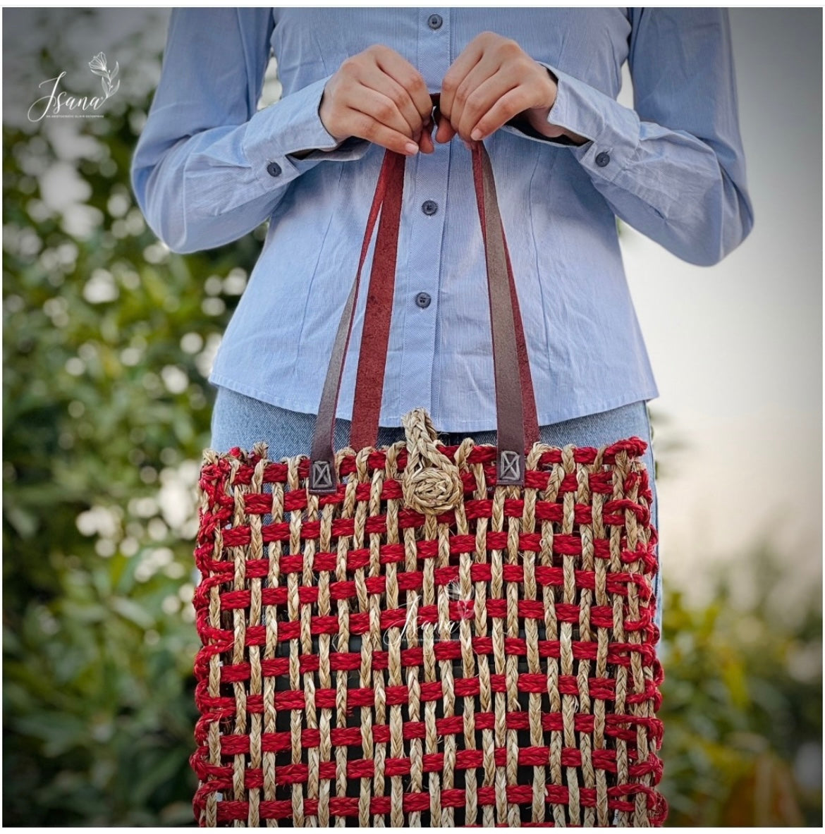 Anvaya Sabai Tote – Handwoven Dual-Tone Mesh Bag in Red & Natural