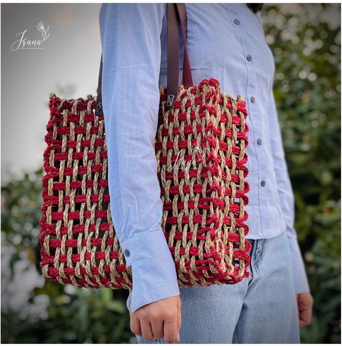 Anvaya Sabai Tote – Handwoven Dual-Tone Mesh Bag in Red & Natural