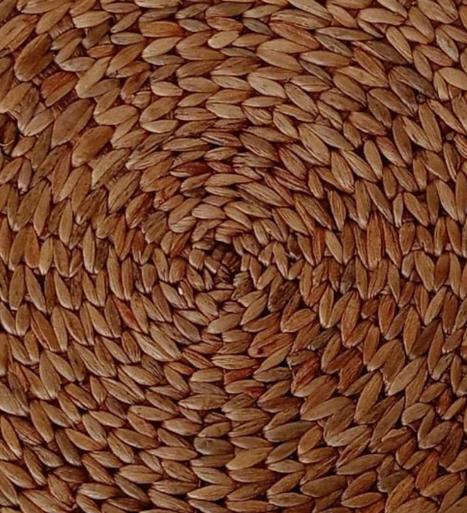 EcoRound Harmony – Handwoven Water Hyacinth Dining Mat