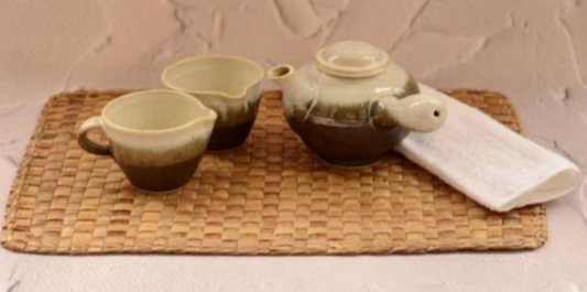 EcoRecta Luxe – Handwoven Water Hyacinth Dining Mat